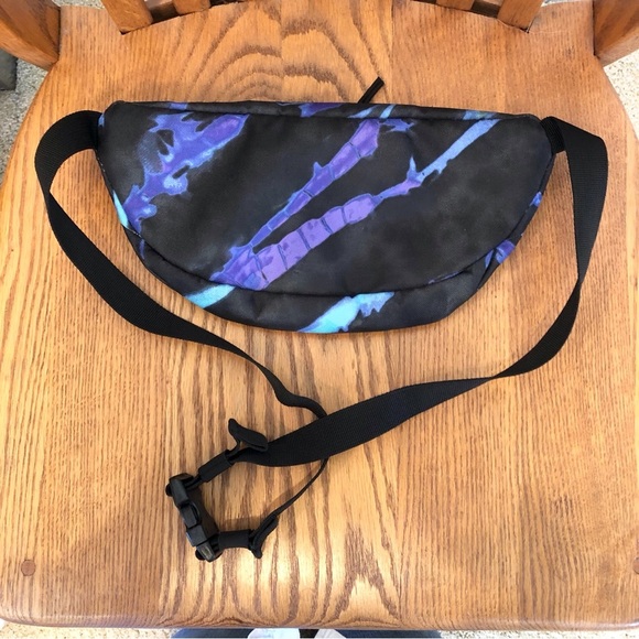 VOLCOM Black/Blue/Purple, Fanny Pack, 12.5” X 6.5” - Picture 8 of 8